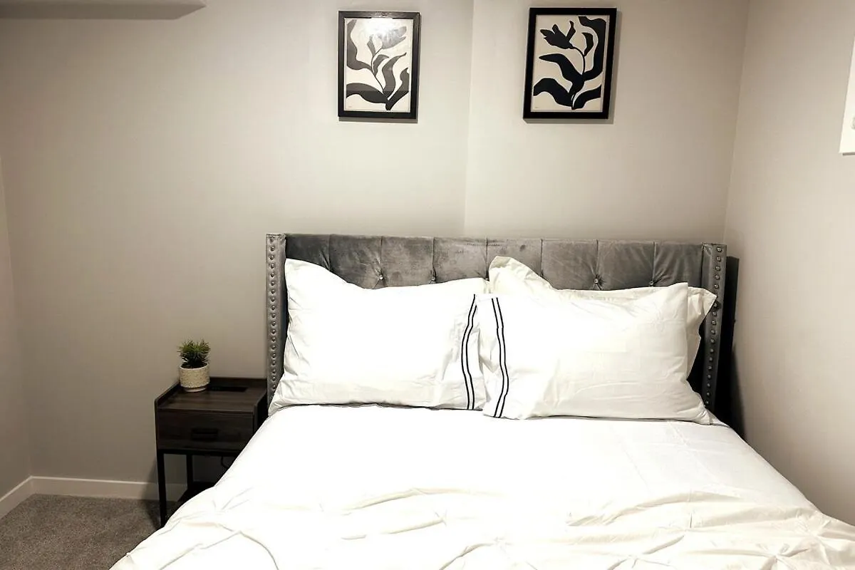 Apartment Sommie'S Place 2 Bedroom Suite Near Yyc Airport Canada
