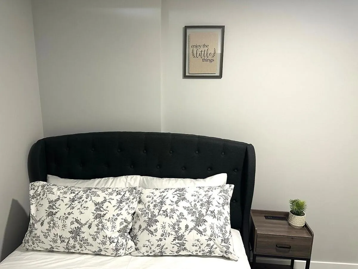Apartment Sommie'S Place 2 Bedroom Suite Near Yyc Airport