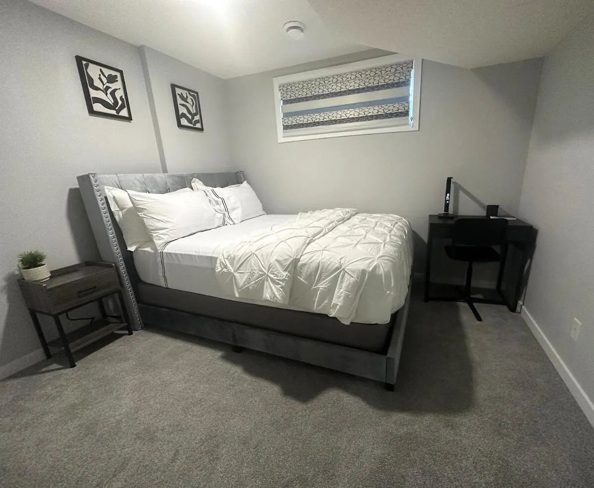 Sommie'S Place 2 Bedroom Suite Near Yyc Airport 0*, Calgary Canada