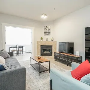 New Cozy 2 Bedrooms W Parking Apartment