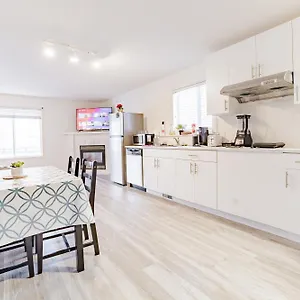 Walkout Basement Suite, 2 Bdr 4bd, Bright And Spacious Apartment